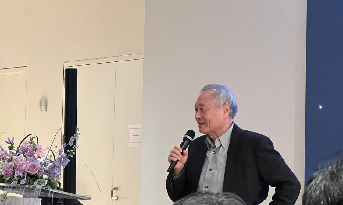 郑佩佩追思会在纽约举办，四子女同框现身，导演李安宣布感人说话