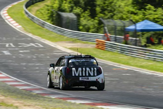 宝马MINI再战纽博格林24H耐力赛并获奖